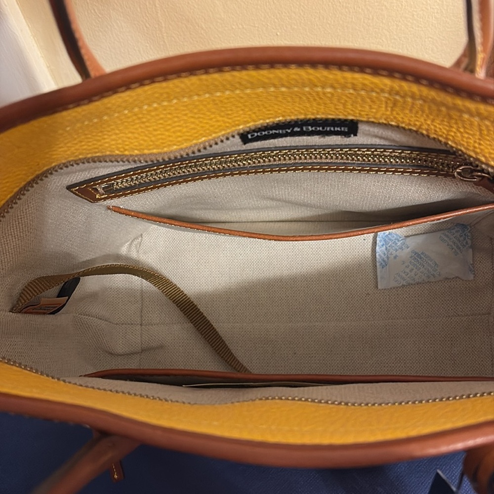 Dooney & Bourke Dandelion Handle Tote with wallet - Picture 4 of 9